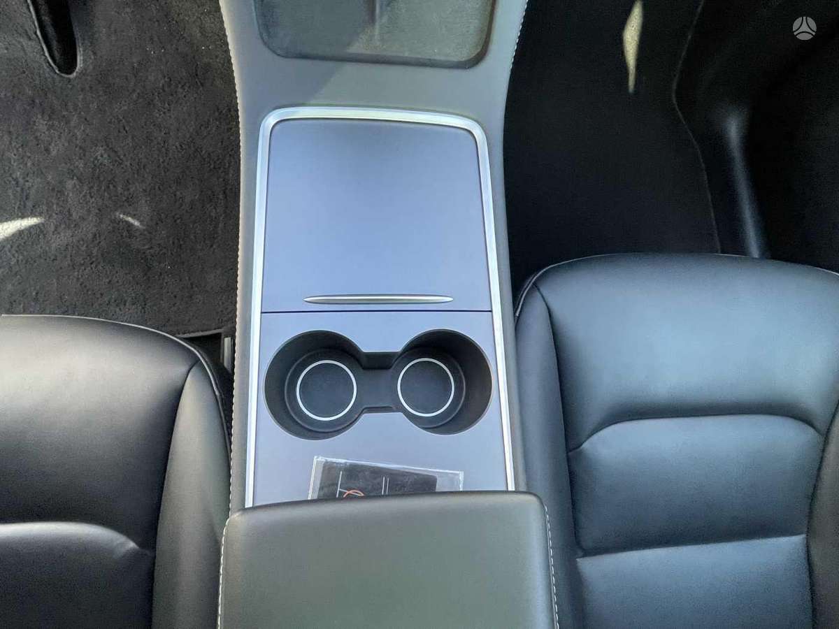 Tesla Model Y, hatchback