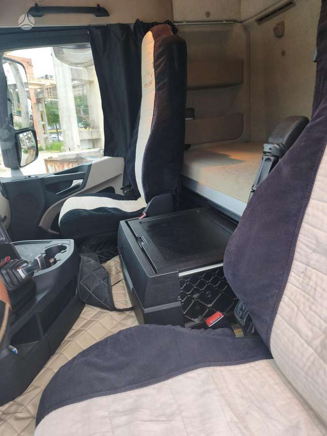 Mercedes-Benz MB 18.43, single sleeper