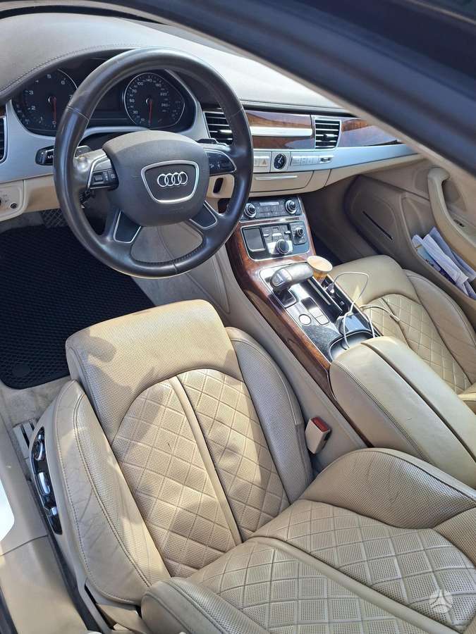 Audi A8, 4.2 l., Лимузин