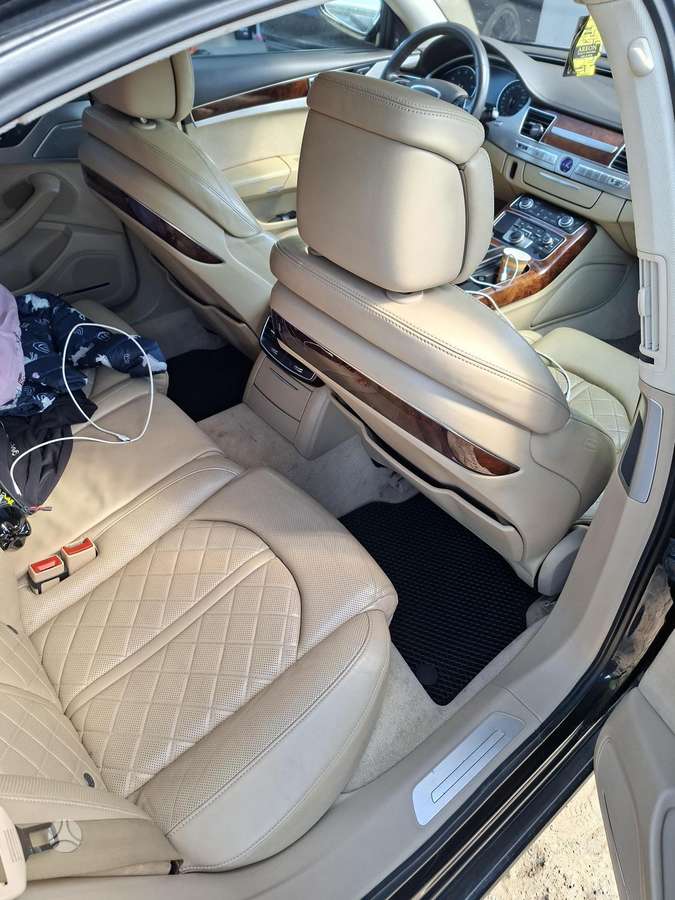 Audi A8, 4.2 l., Лимузин