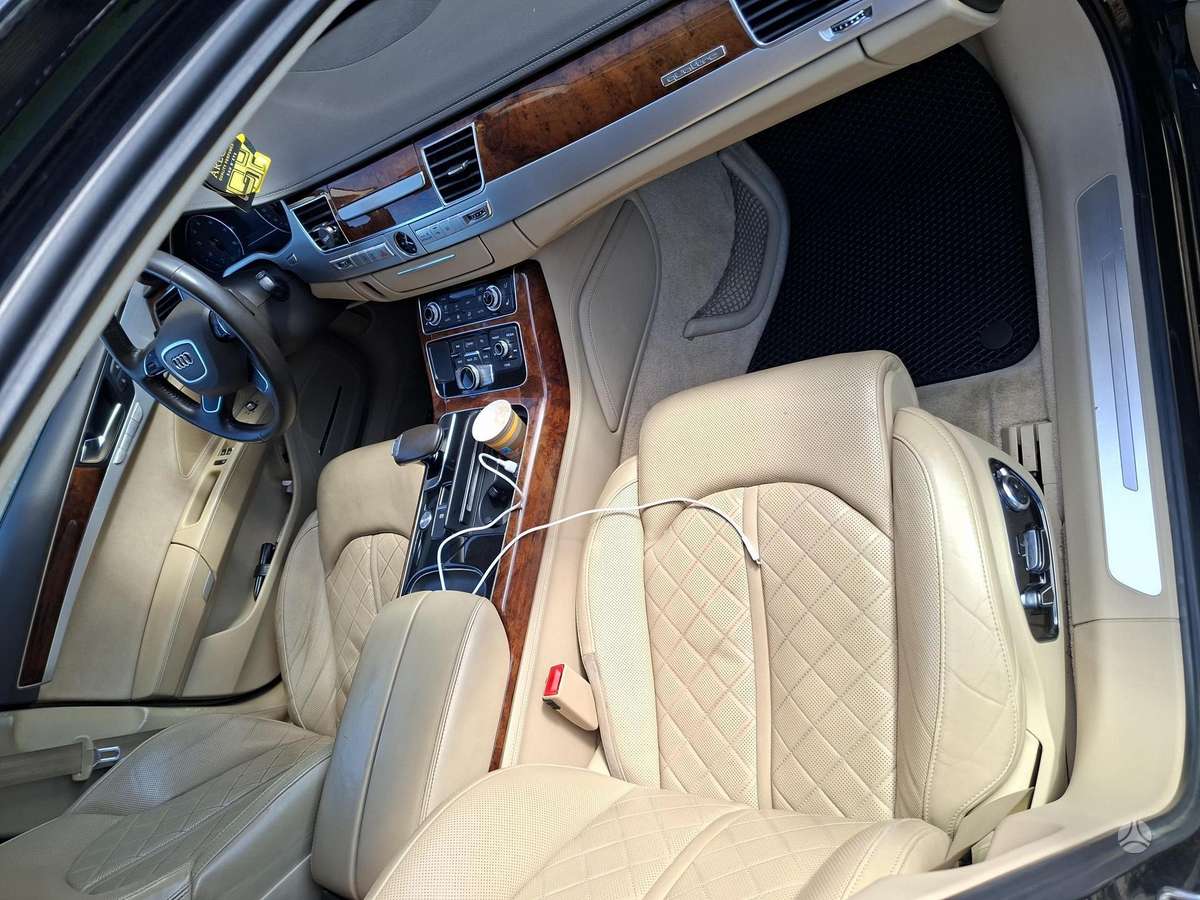 Audi A8, 4.2 l., Лимузин