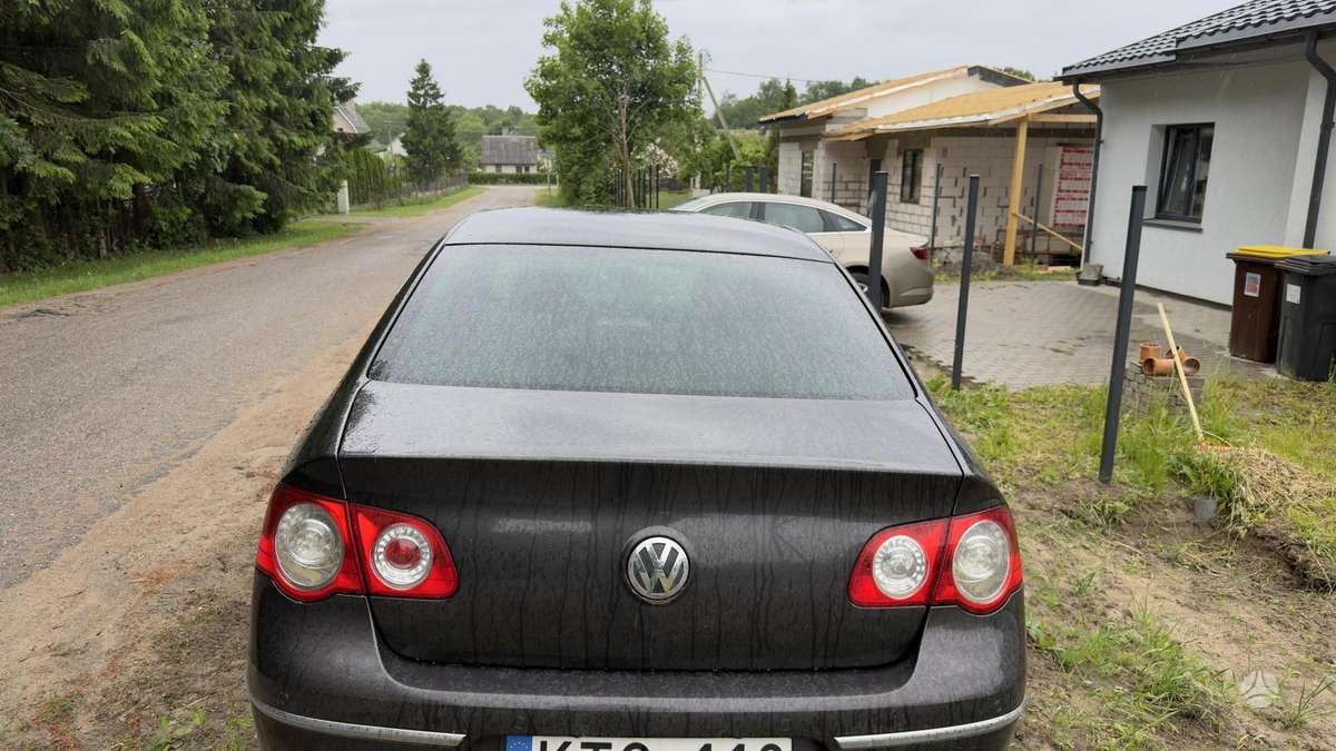 Volkswagen Passat - 1