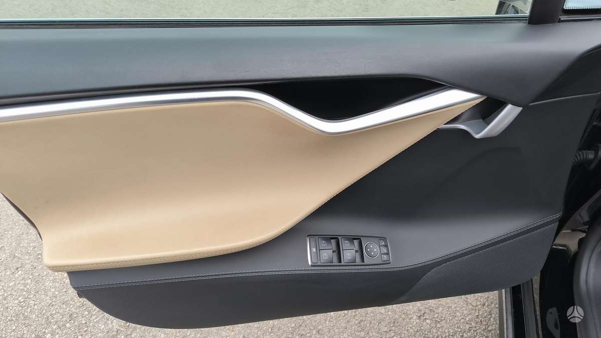 Tesla Model S, 70 kWh, hatchback