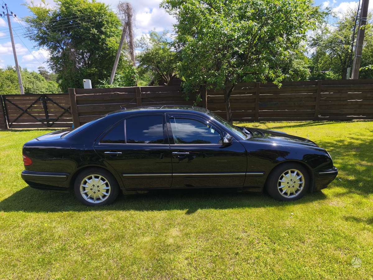 Mercedes-Benz E320, 3.2 l., Седан