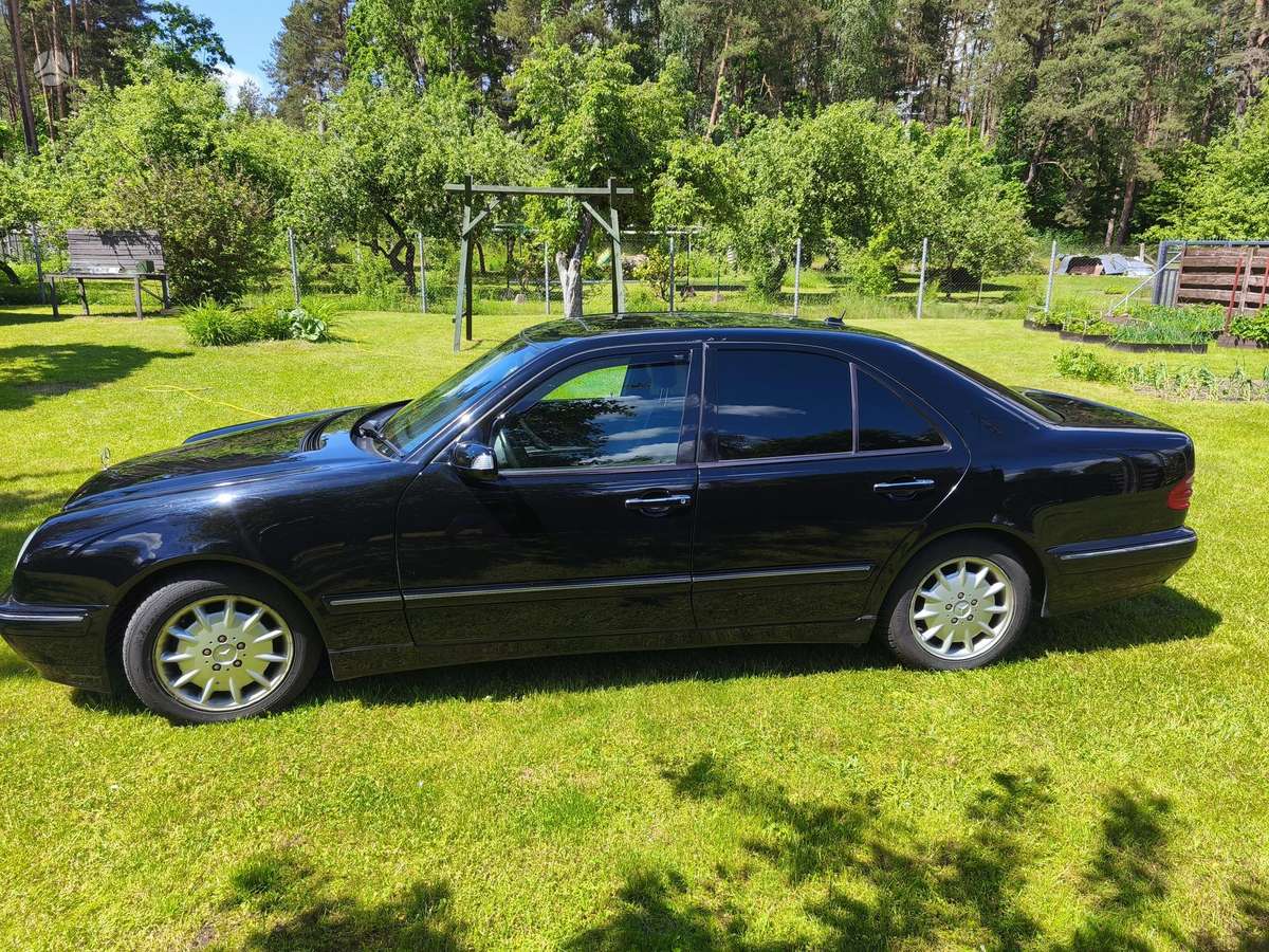 Mercedes-Benz E320, 3.2 l., Седан
