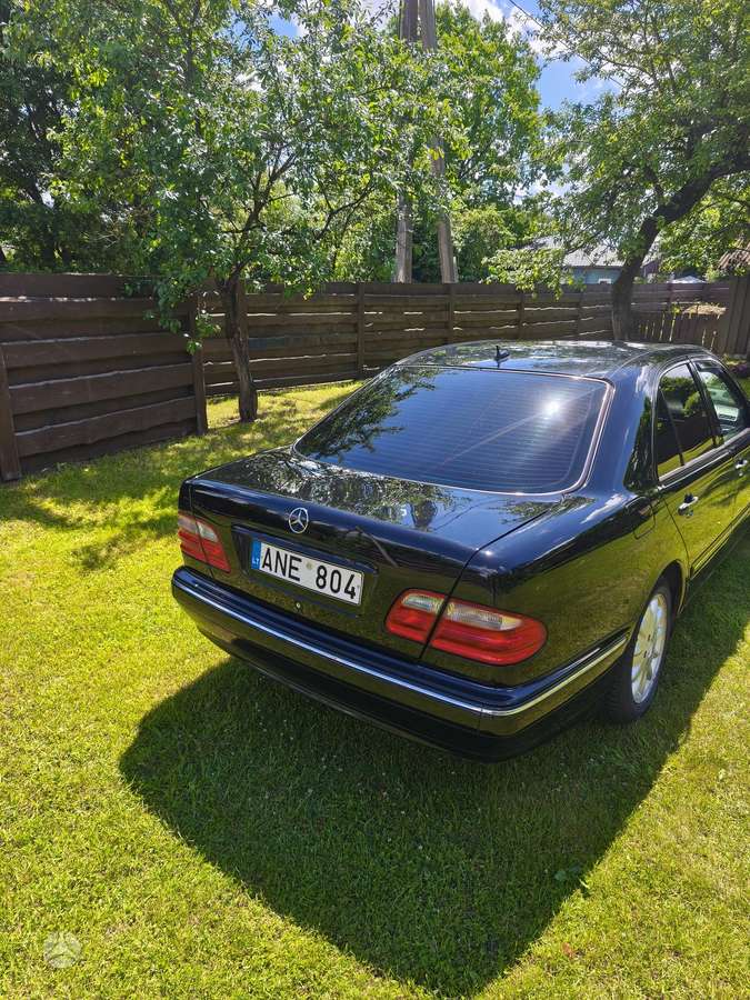 Mercedes-Benz E320, 3.2 l., Седан