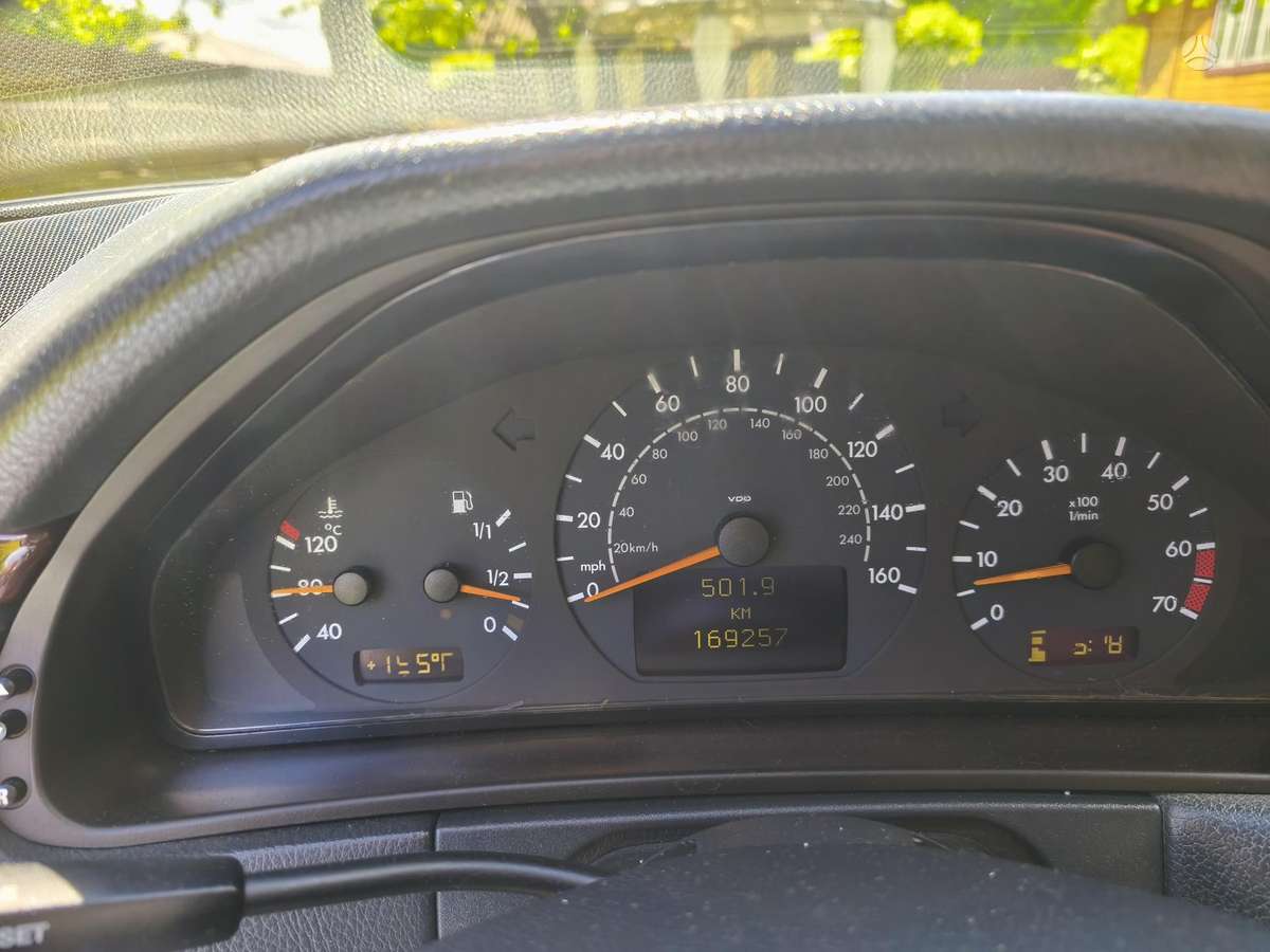 Mercedes-Benz E320, 3.2 l., Седан