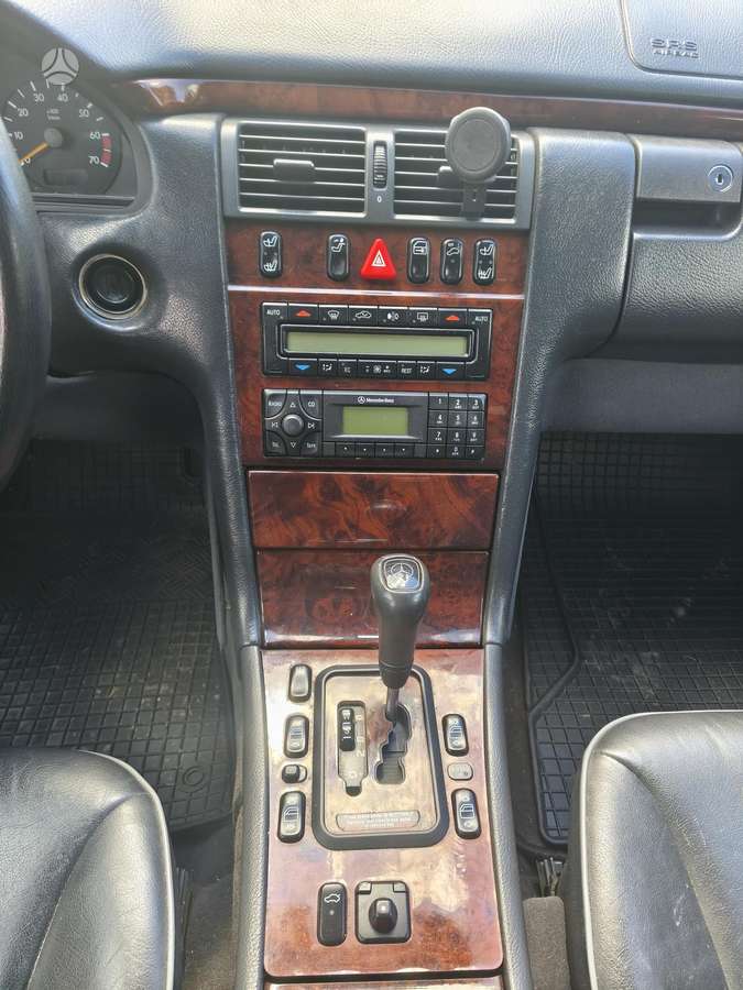 Mercedes-Benz E320, 3.2 l., Седан
