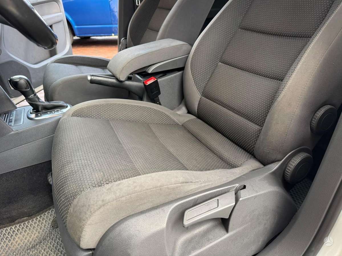 Volkswagen Touran - 9