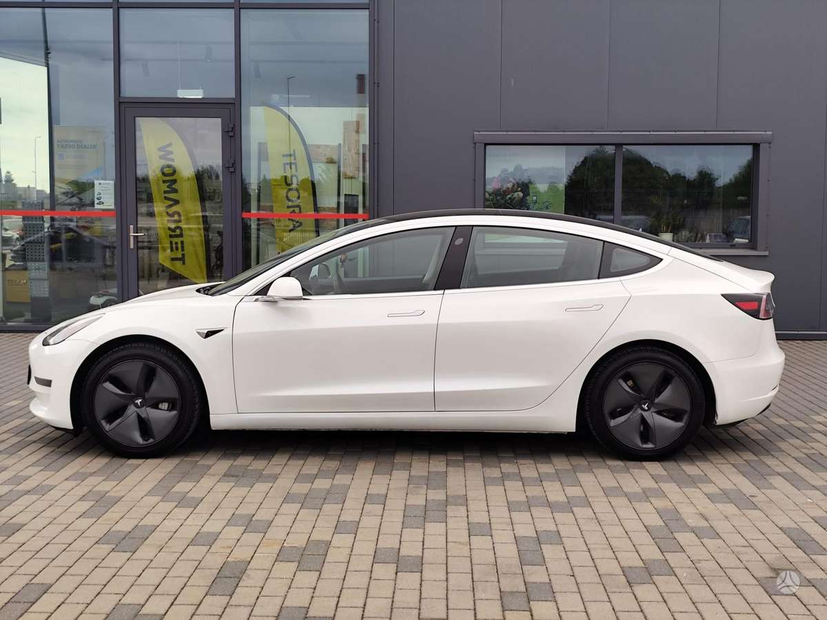 Tesla Model 3, 54 kWh, hatchback