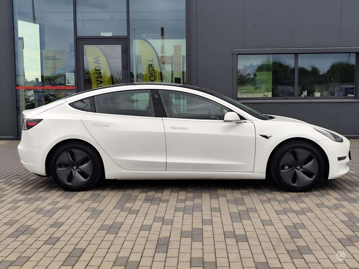 Tesla Model 3, 54 kWh, hatchback