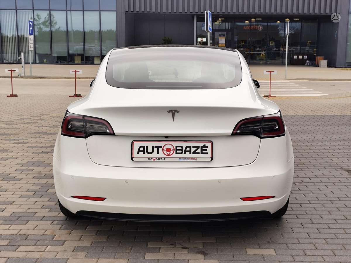 Tesla Model 3, 54 кВт·ч, Хэтчбек