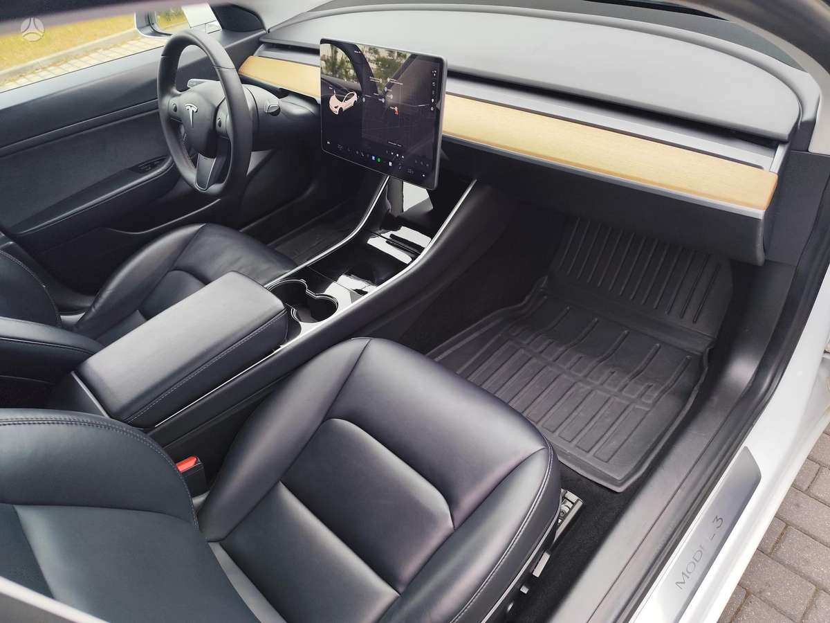 Tesla Model 3, 54 kWh, hatchback