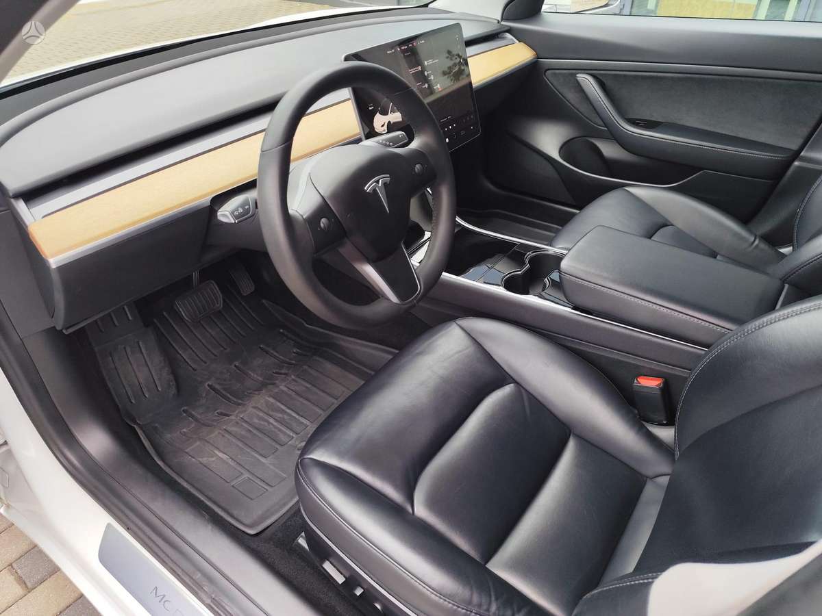 Tesla Model 3, 54 kWh, hatchback