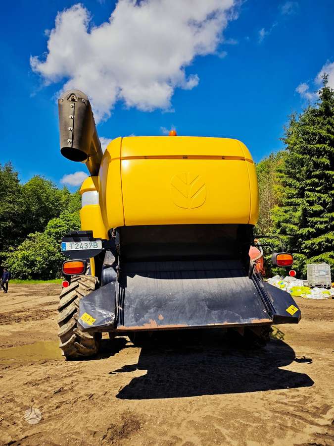 New Holland CX8080, combine harvesters