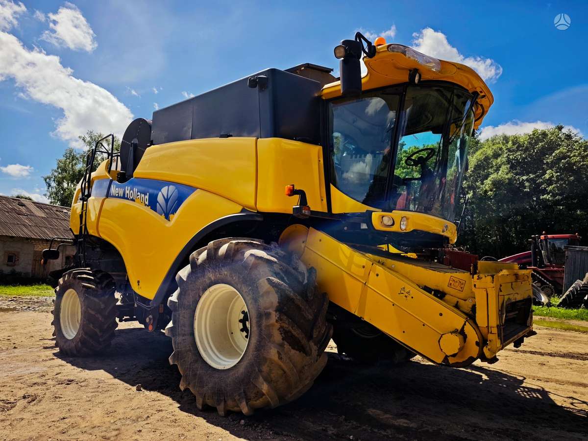 New Holland CX8080, combine harvesters