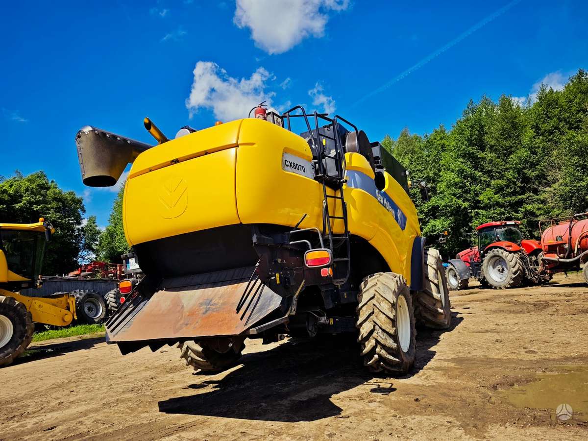 New Holland CX8080, combine harvesters
