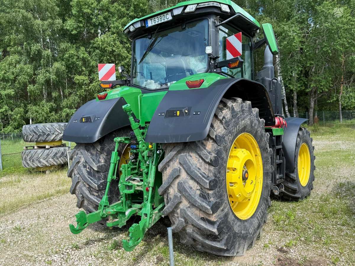 John Deere 8R410, tractors