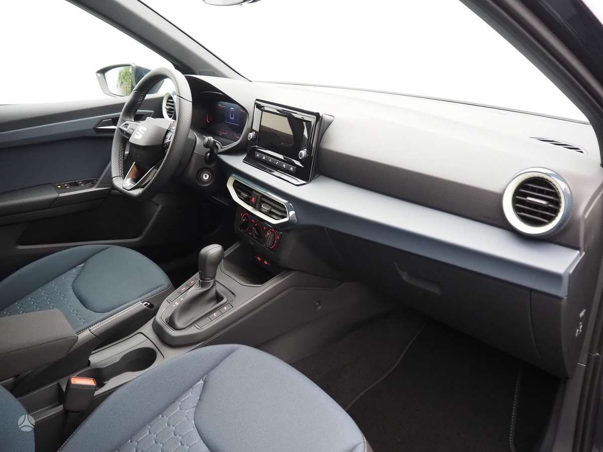 SEAT Arona - 12