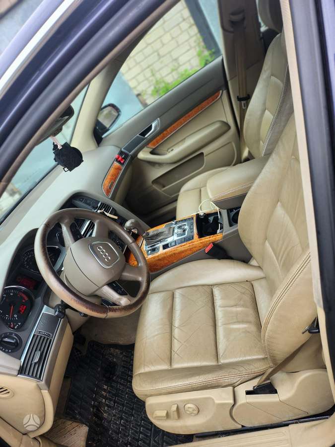 Audi A6, 3.2 l., saloon / sedan