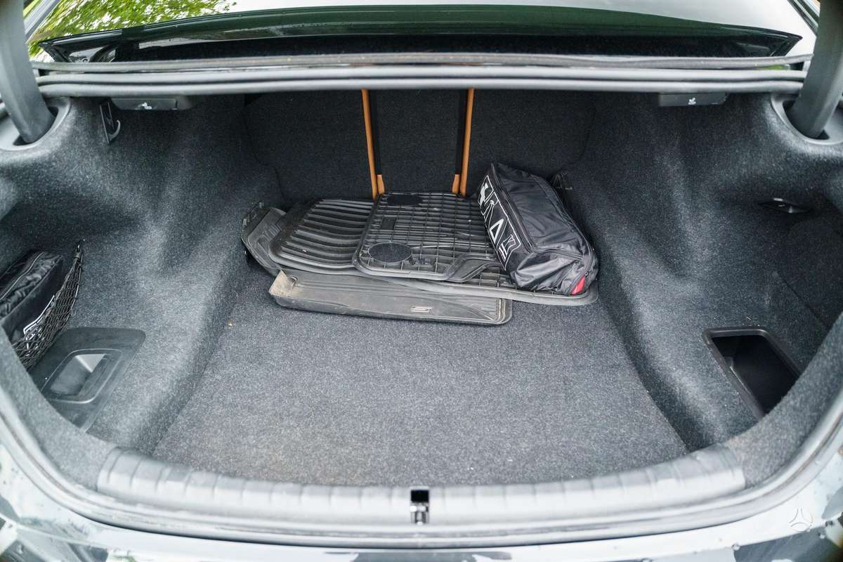 BMW 520, 2.0 l., Седан