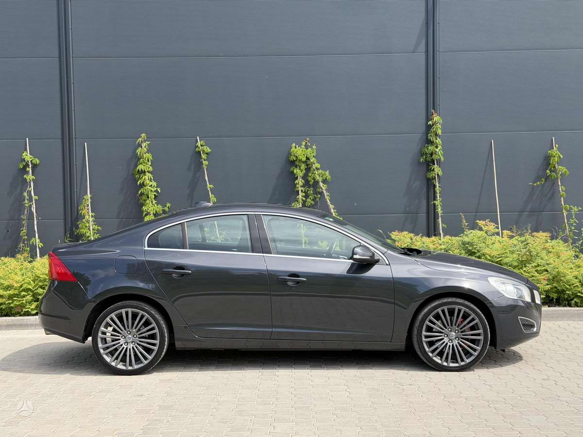 Volvo S60, 2.4 l., Седан