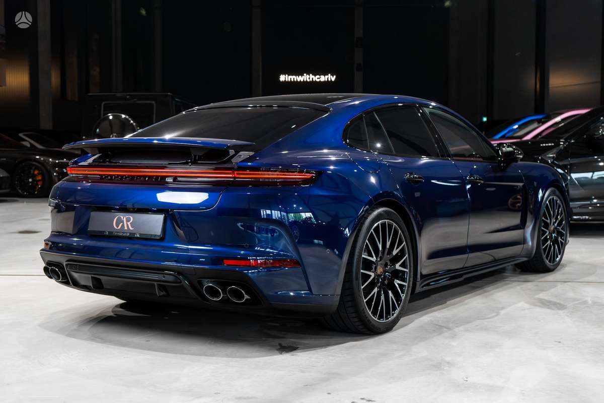 Porsche Panamera - 4