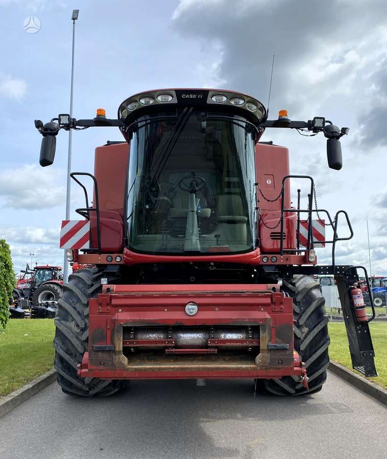 Case-IH 7240, kombainai