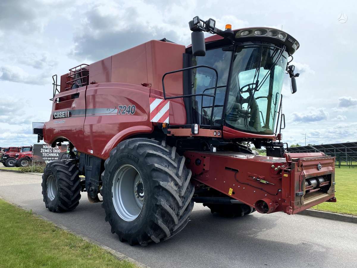 Case-IH 7240, combine harvesters