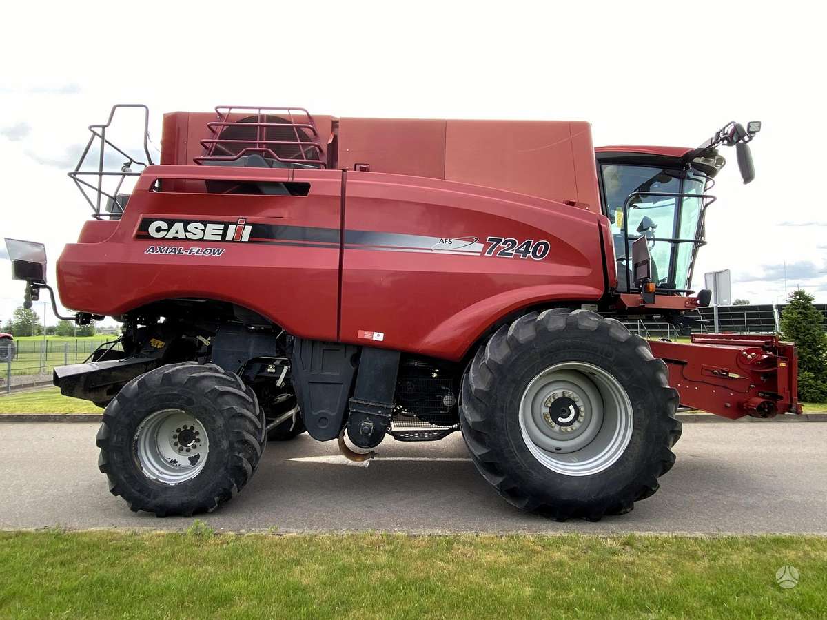 Case-IH 7240, combine harvesters