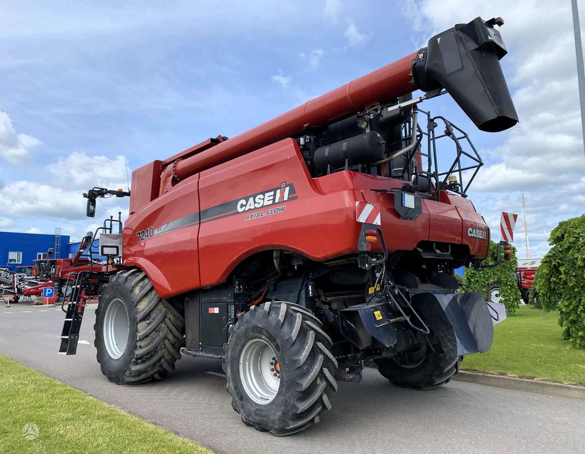 Case-IH 7240, combine harvesters