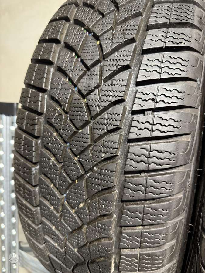 Goodyear Ultragrip performance//2021m, winter 235/55 R18