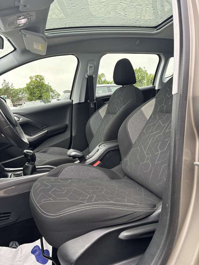 Peugeot 2008 - 7