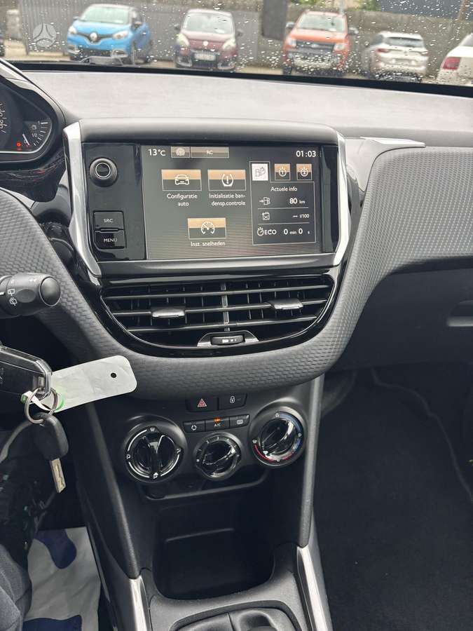 Peugeot 2008 - 8