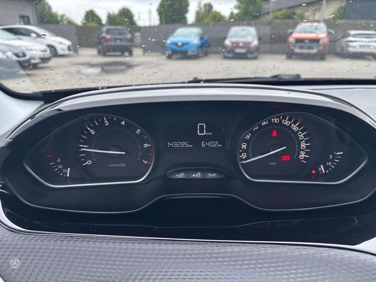 Peugeot 2008 - 9