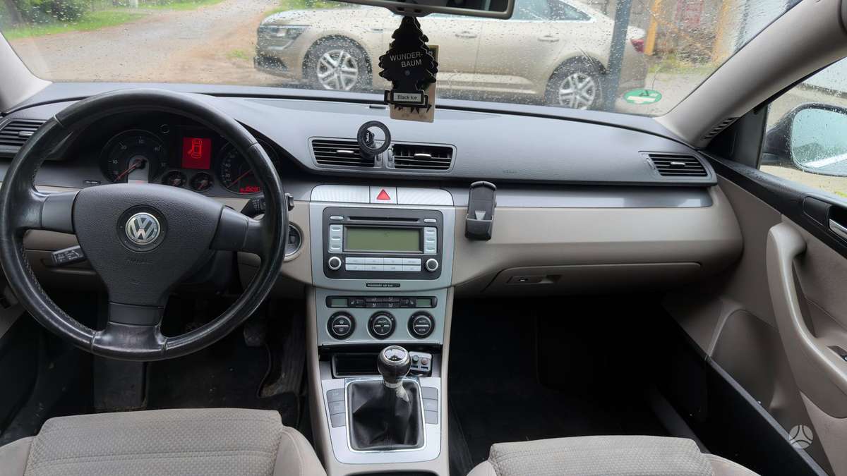 Volkswagen Passat - 8