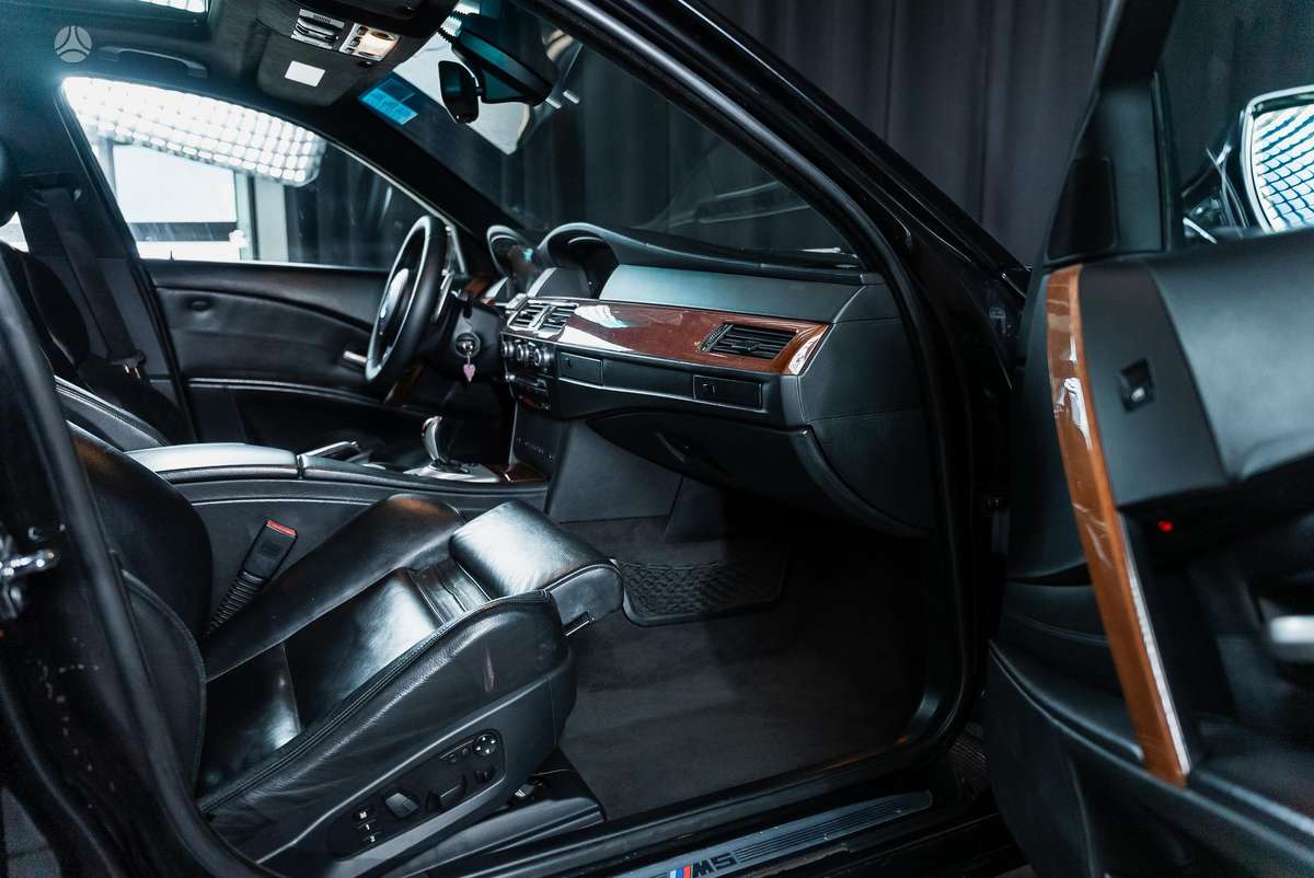 BMW M5, 5.0 l., Седан