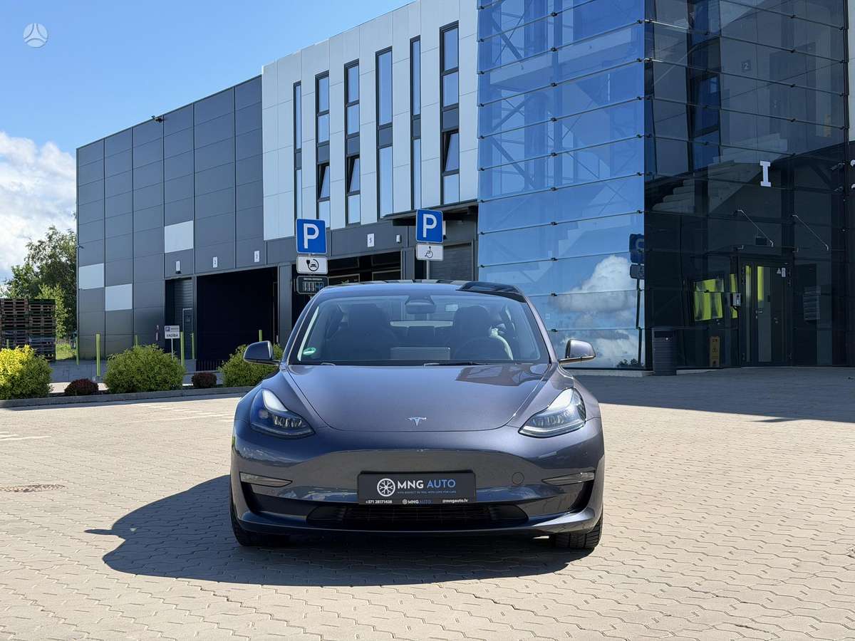 Tesla Model 3, 81 kWh, hatchback
