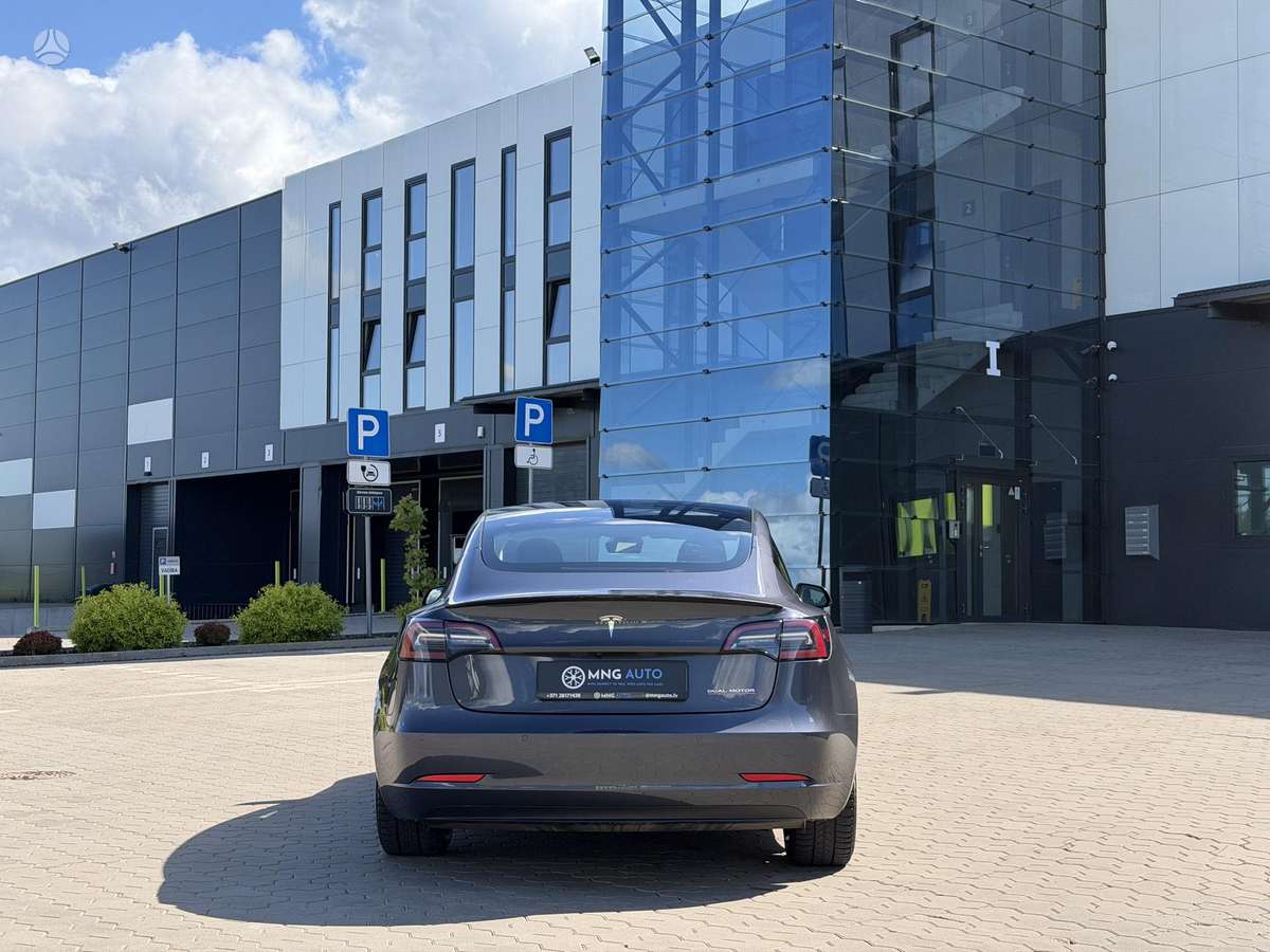 Tesla Model 3, 81 kWh, hatchback