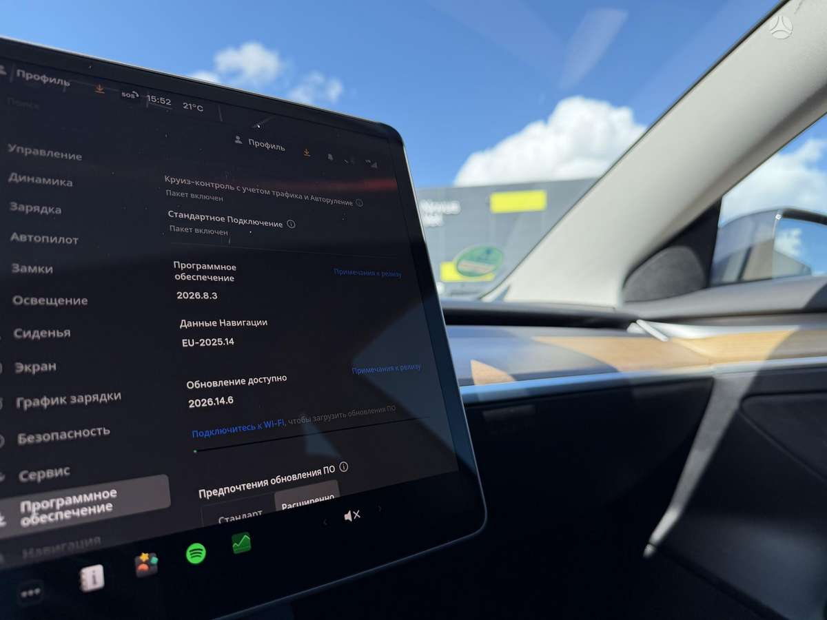 Tesla Model 3, 81 kWh, hatchback