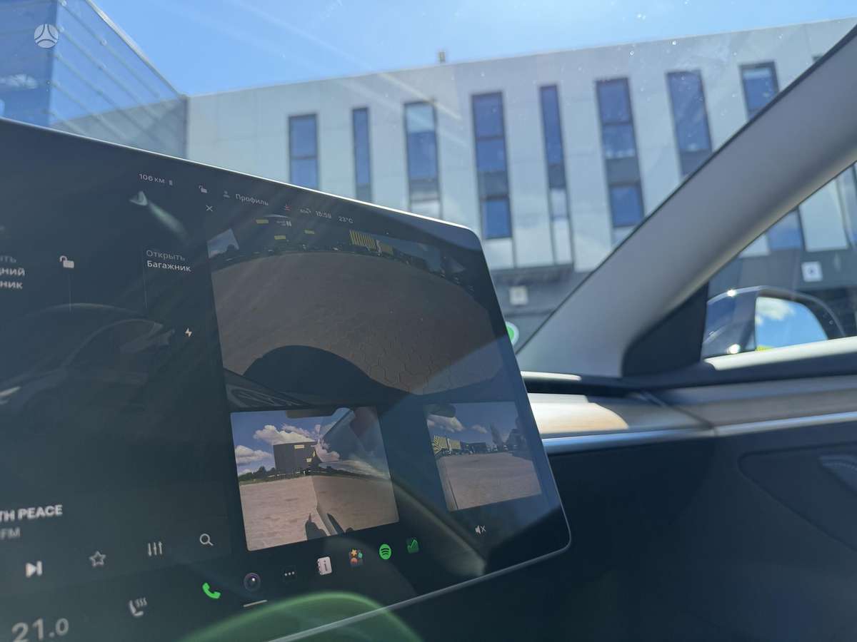 Tesla Model 3, 81 kWh, hatchback