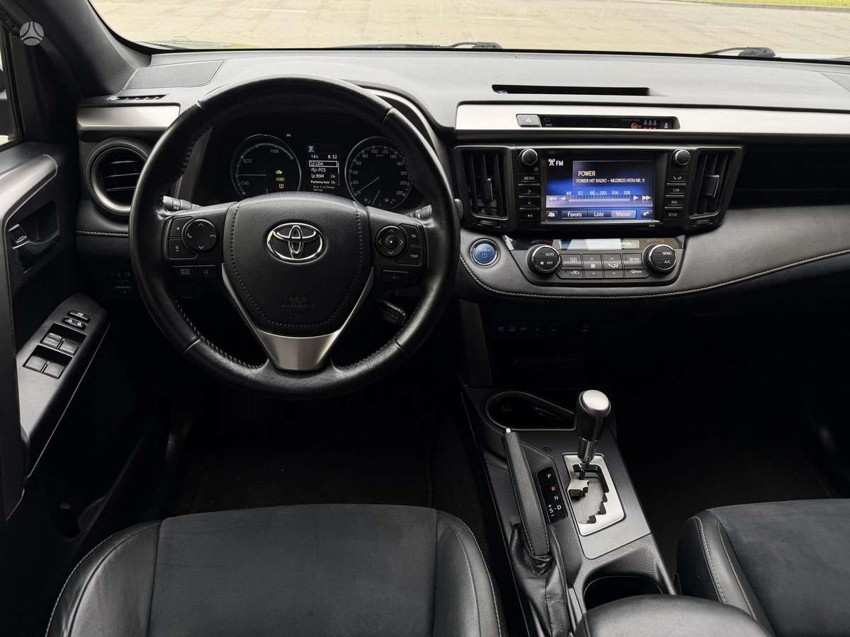 Toyota RAV4 - 8