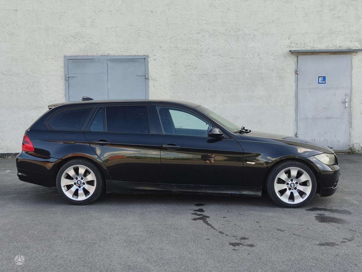 BMW 320, Универсал