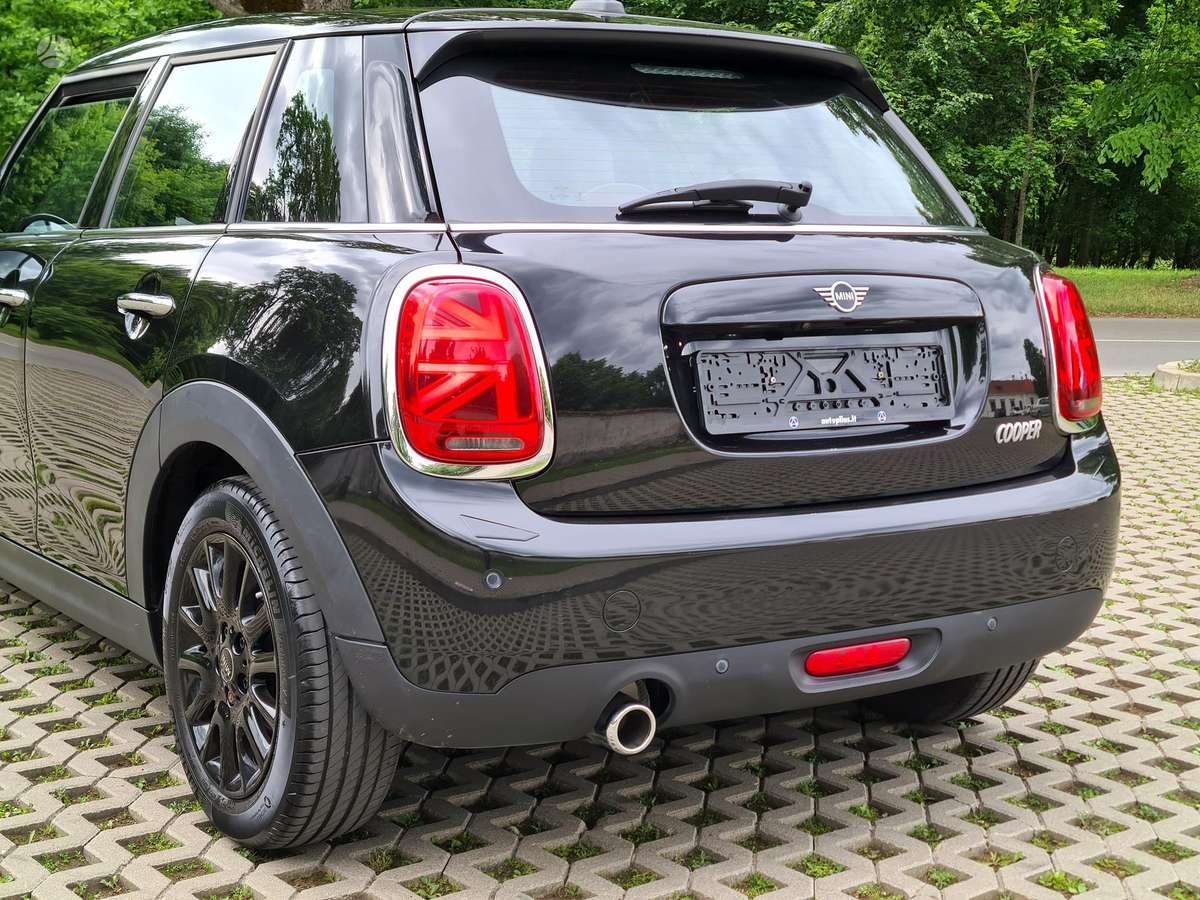 Mini Cooper, 1.5 l., hatchback