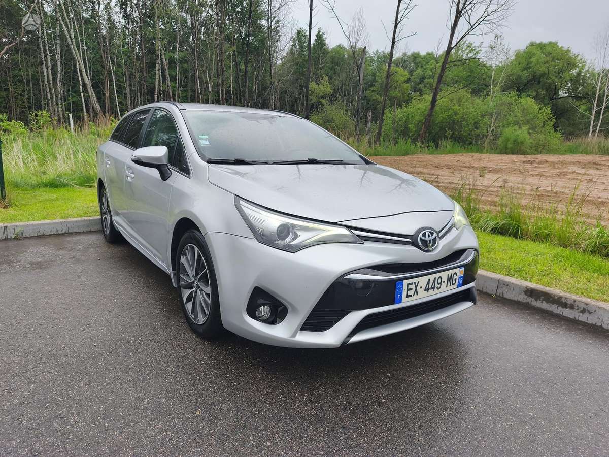 Toyota Avensis - 2