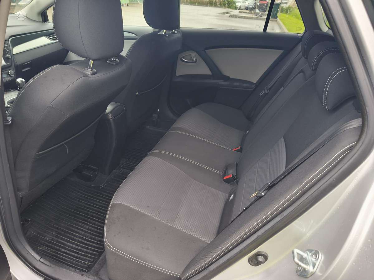 Toyota Avensis - 9