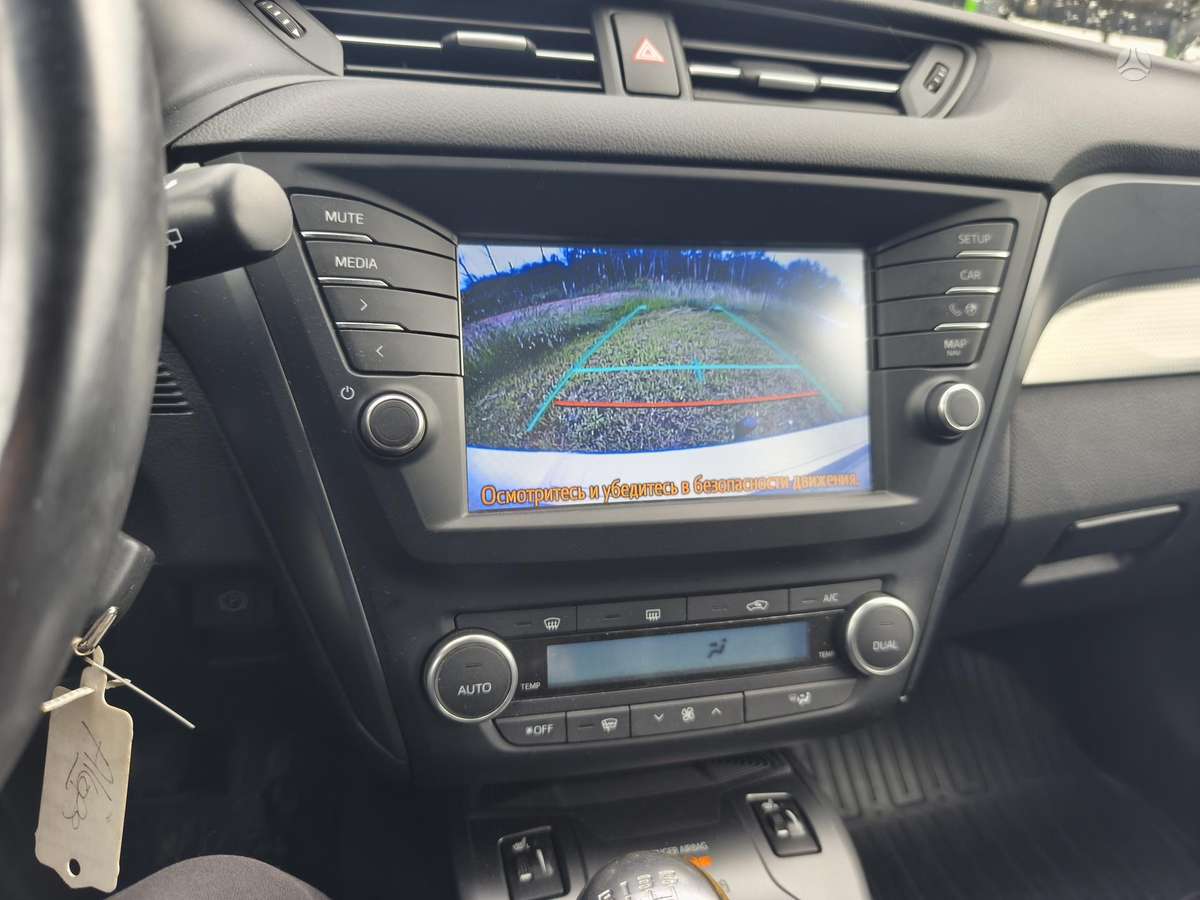 Toyota Avensis - 12