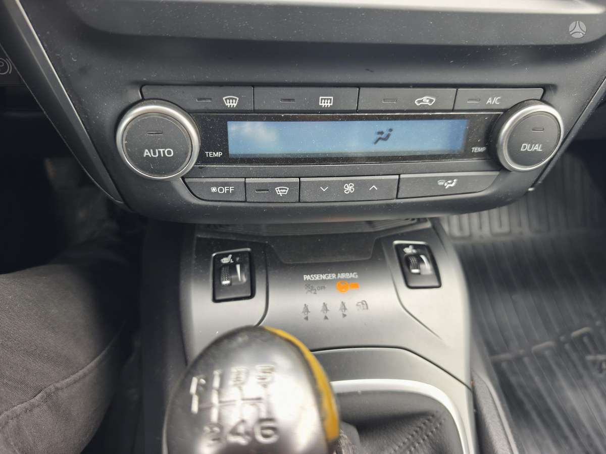 Toyota Avensis - 10