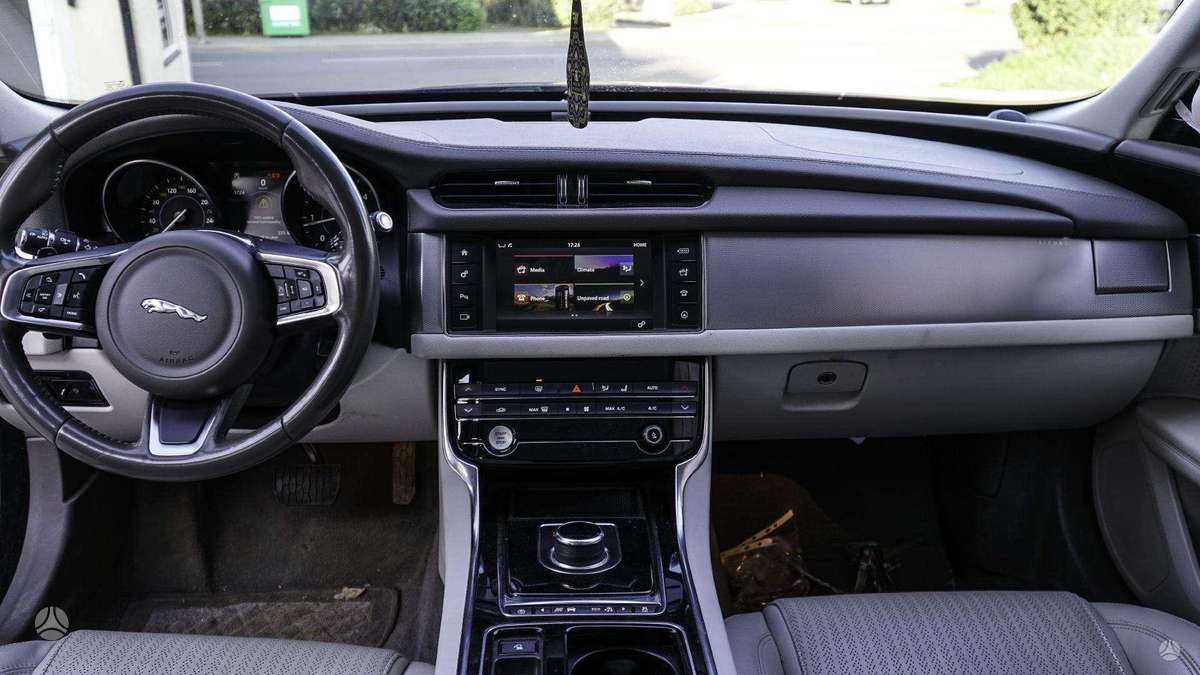Jaguar XF