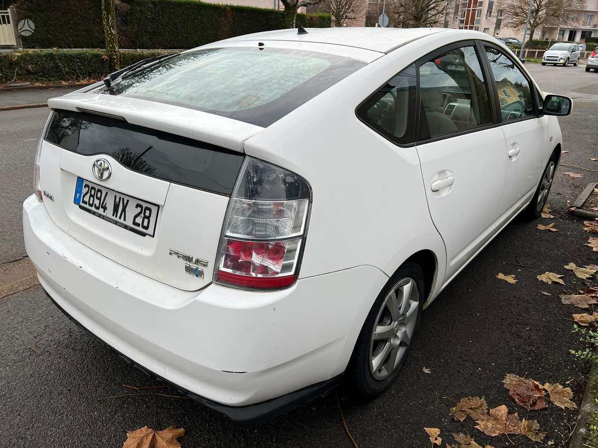 Toyota Prius - 3